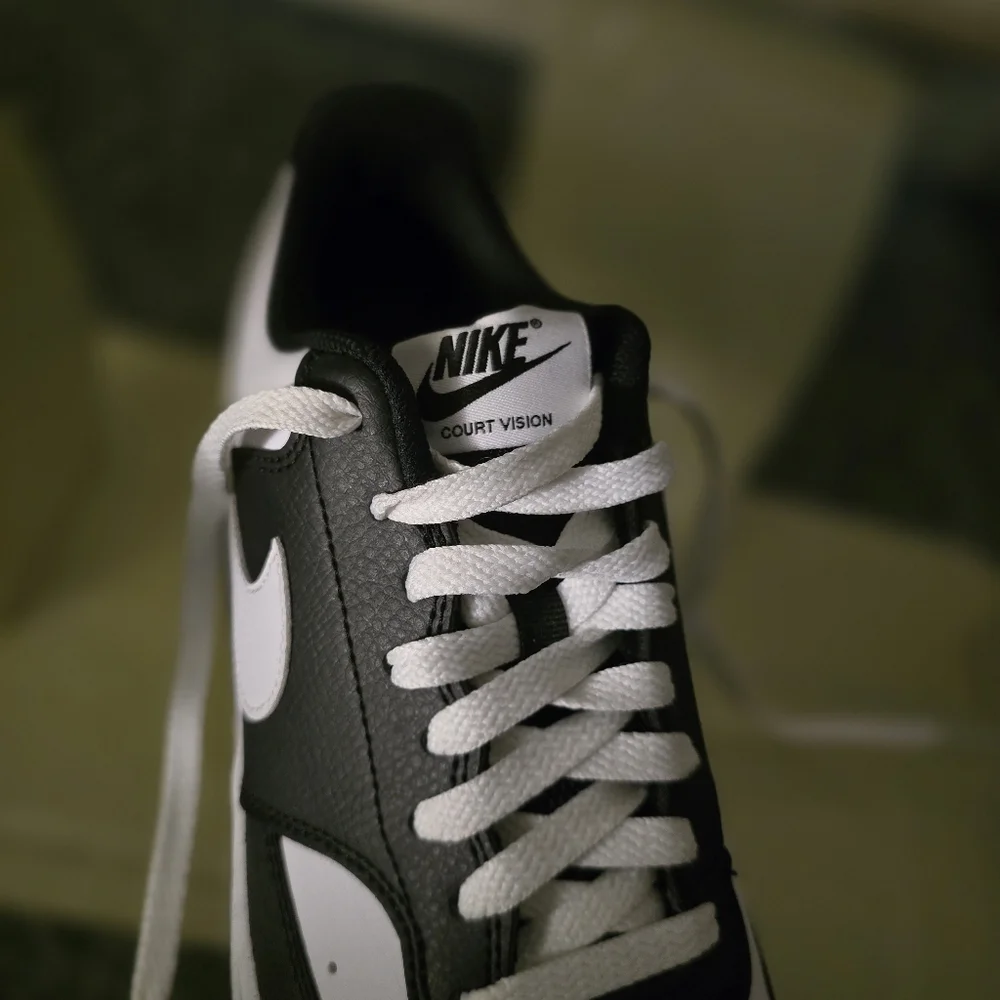 Nike Men's Black and White Sneakers - Picture 13 of 16